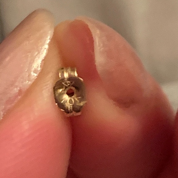 10 k gold pearl studs - Picture 3 of 5